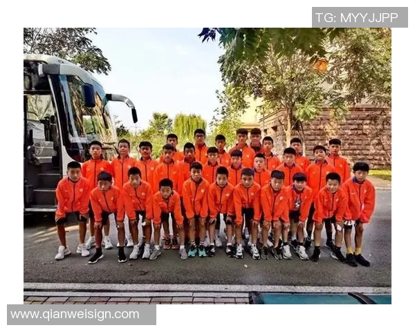 女子足球球星成长之路与竞技场内外的奋斗与荣耀故事